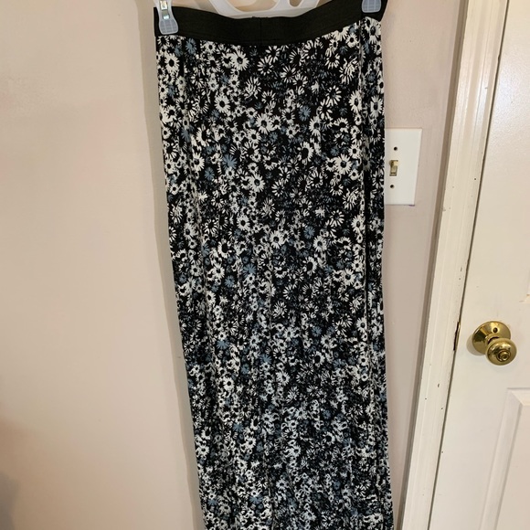 Skirt - Picture 1 of 3